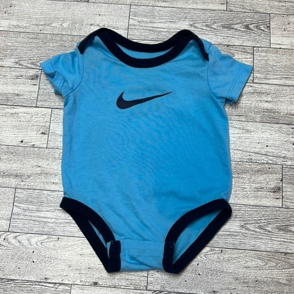 Baby Nike‎ onesie